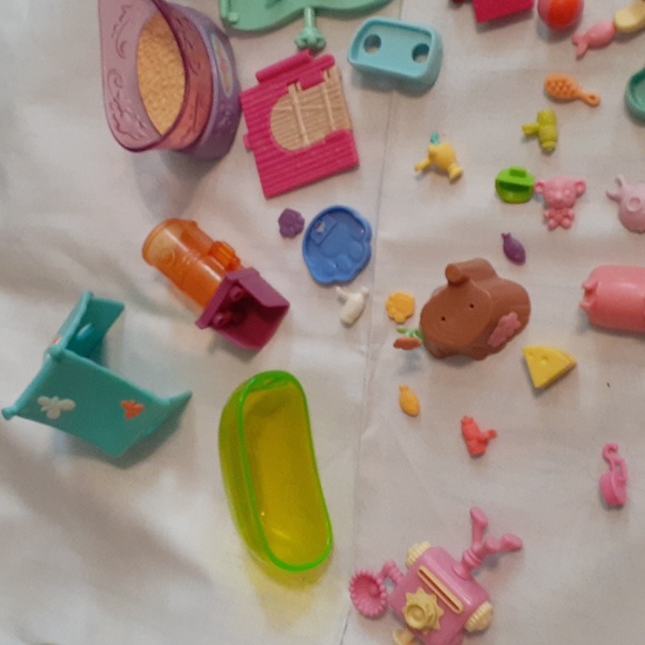 Mostly LPS littlest pet shop parts and pieces and misc others - Picture 2 of 6